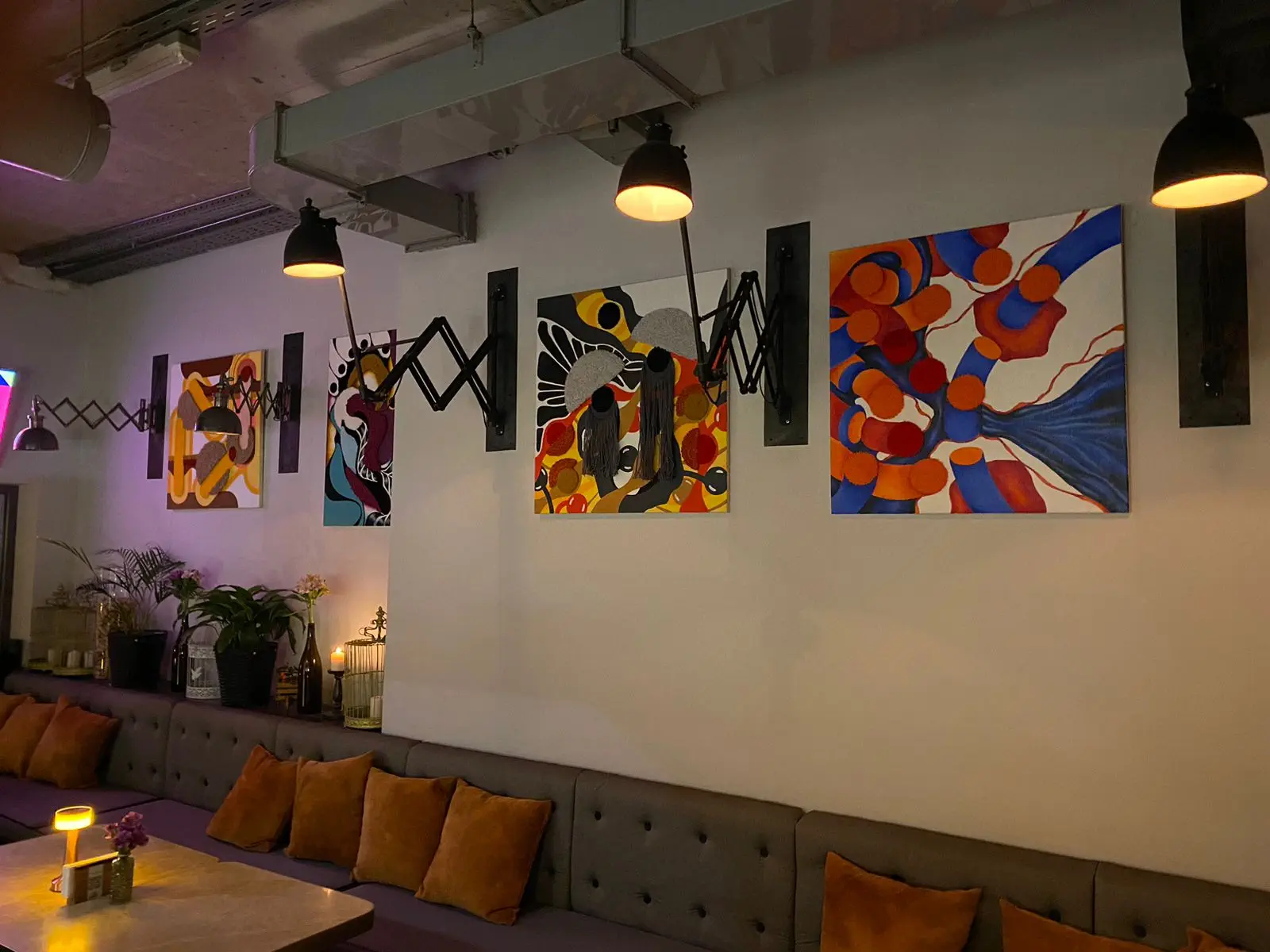 картины Алены Щербининой в 15 kitchen+bar